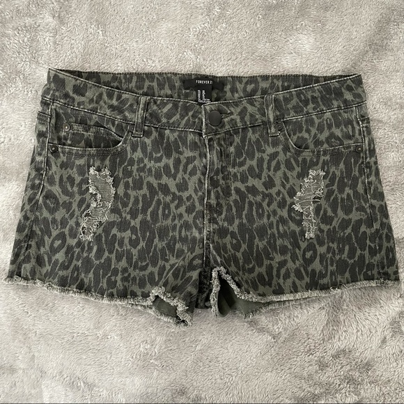 F21 Leopard Print Distressed Cutoff Jean Shorts 30 - Picture 1 of 5